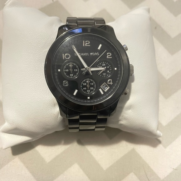 Michael Kors Ceramic Midsize Watch - Picture 4 of 4